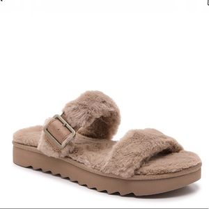 Kookaburra by UGG slides
